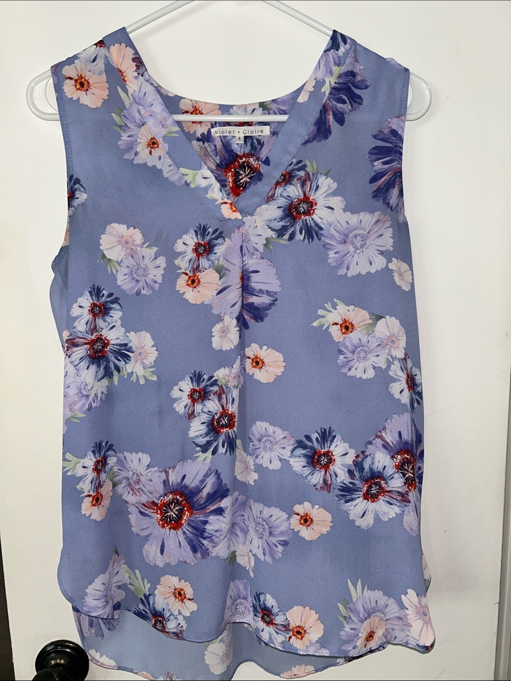 Violet & Claire Periwinkle Floral V-Neck Sleeveless Top